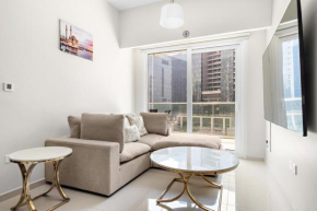 Beautiful 2BR APT with Gym and Pool